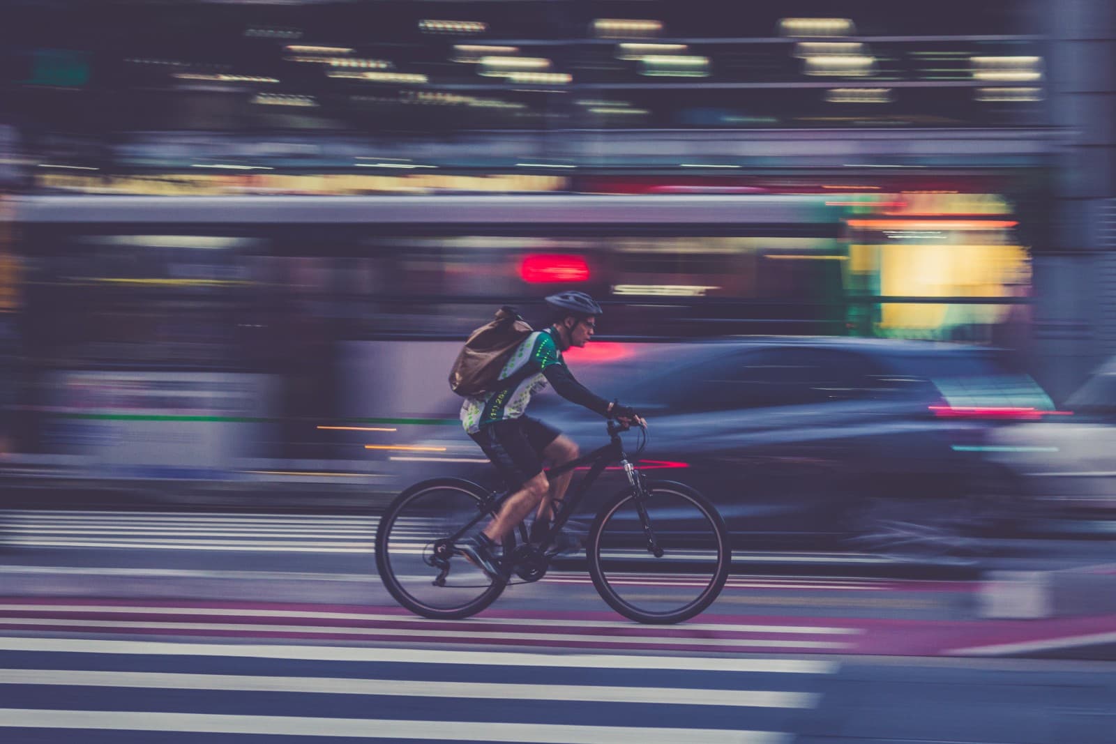 Kierowcy, rowerzyści – uśmiechnijcie się do siebie! Od tego zależy ludzkie życie