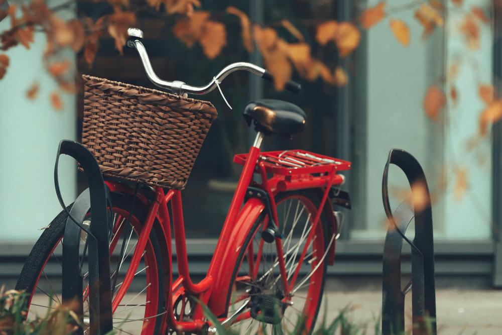 Jak właściwie napełnić koło roweru? Ile powietrza powinno być w oponach rowerowych