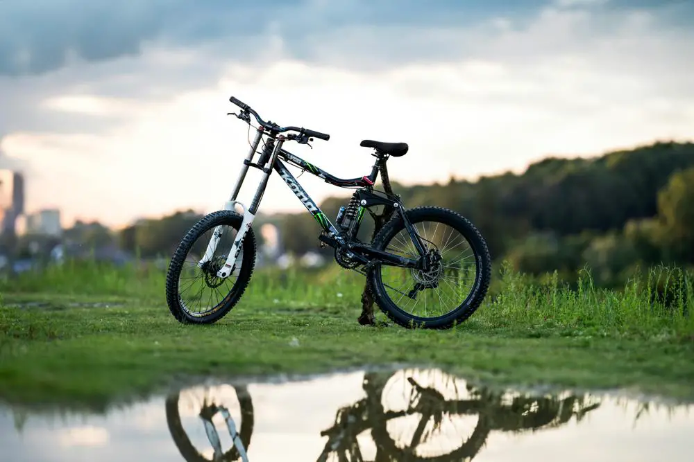Podstawy mechaniki rowerowej: Jak prawidłowo zamontować i dopasować siodełko w rowerze?