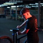 Zasady i techniki: Jak podwyższyć kierownicę w rowerze, niezależnie od typu – MTB czy inny