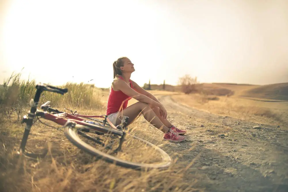 Jaki rower wybrać do wykonywania wheelie i bikepackingu – praktyczne porady