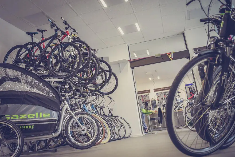 Gdzie kupić rower: Przewodnik po sklepach, porady dotyczące cen i porady na temat pielęgnacji i recyklingu rowerów