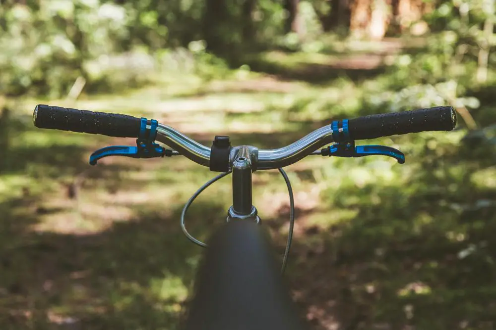 Poradnik dla cyklistów: Spodenki na rower z wkładką żelową męskie – ranking, rekomendacje i porady