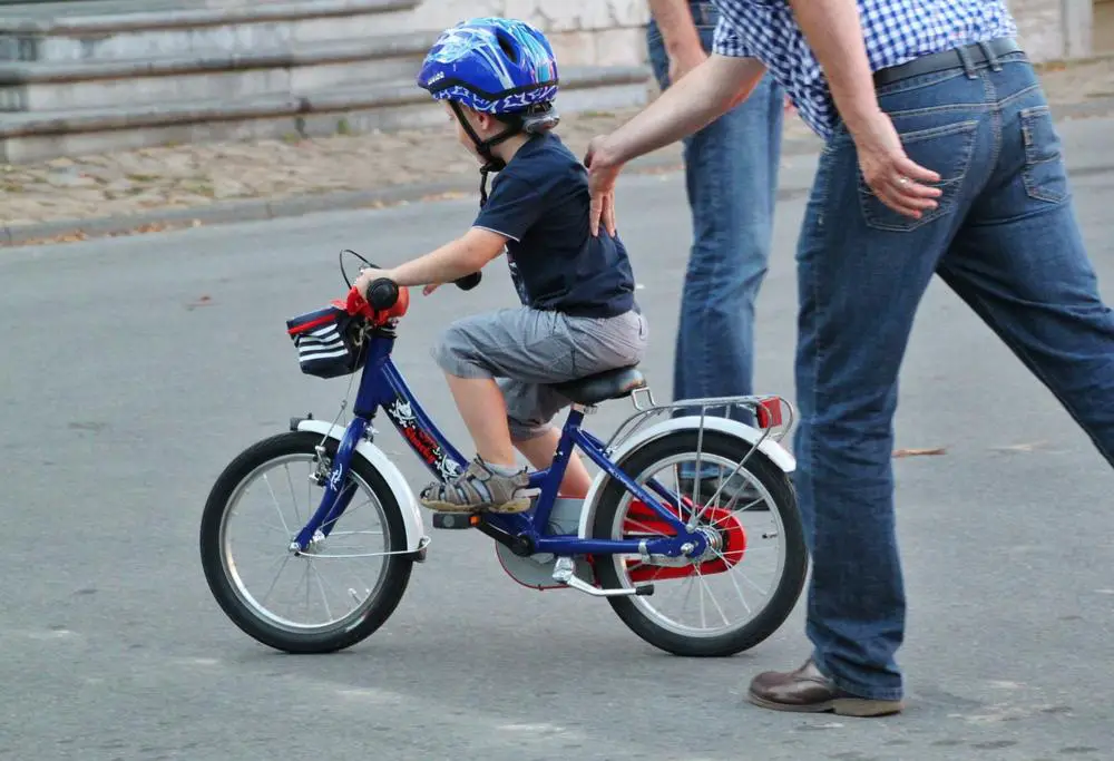 Jaki rower do nauki jazdy wybrać? Poradnik dla rodziców 5 i 6-latków