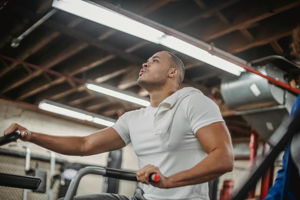 Co to jest trenażer rowerowy i jak wybrać najlepszy sprzęt do treningu indoor