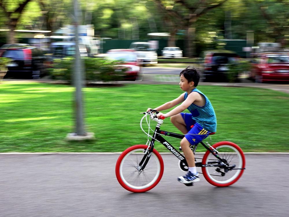 Jaki rowerek biegowy wybrać dla dziecka? Poradnik dla rodziców 2-4-latków